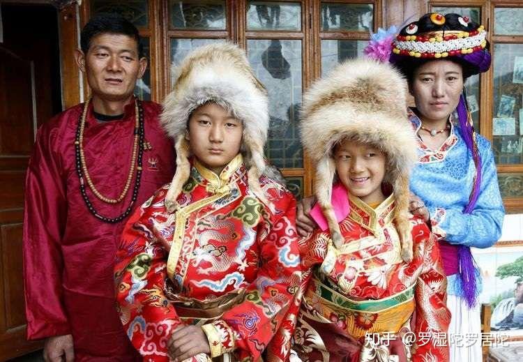 傈僳族自治县,使用纳西语东部方言永宁坝土语(属汉藏语系藏缅语族纳