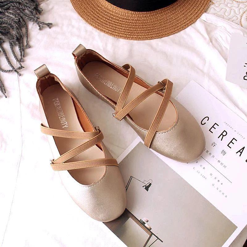 白衬衣蓝色格子吊带裙配什么鞋子好看?