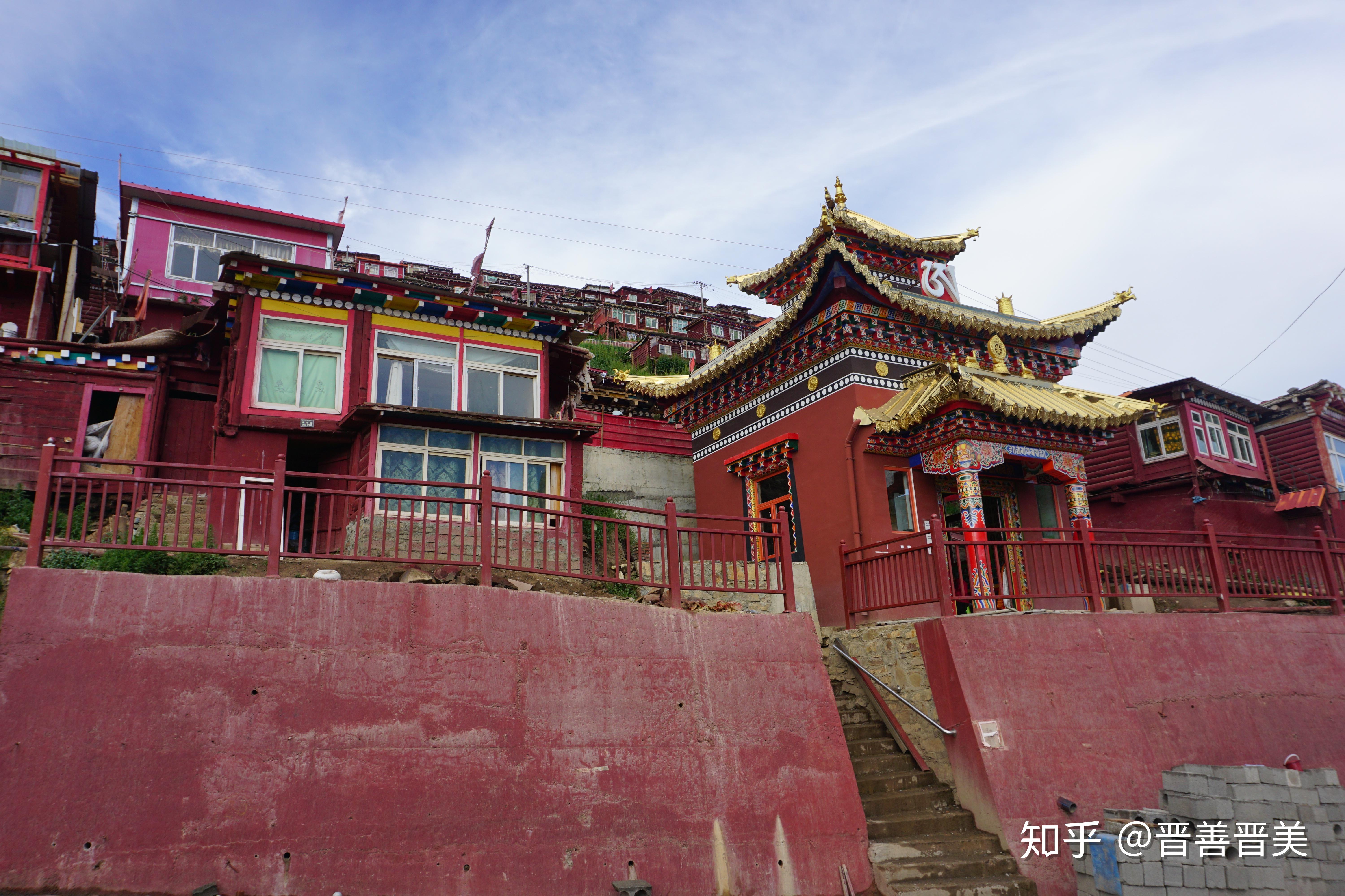 色达五明佛学院世界上最大的藏传佛学院