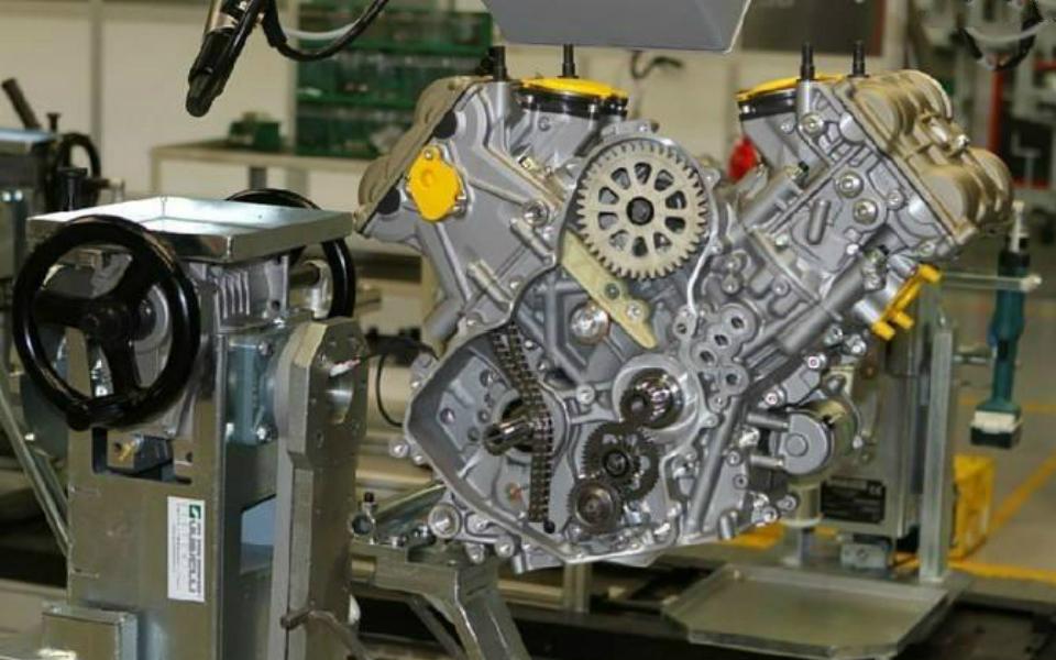 宝马汽车发动机缸体组装线中工件如何实现精准定位?