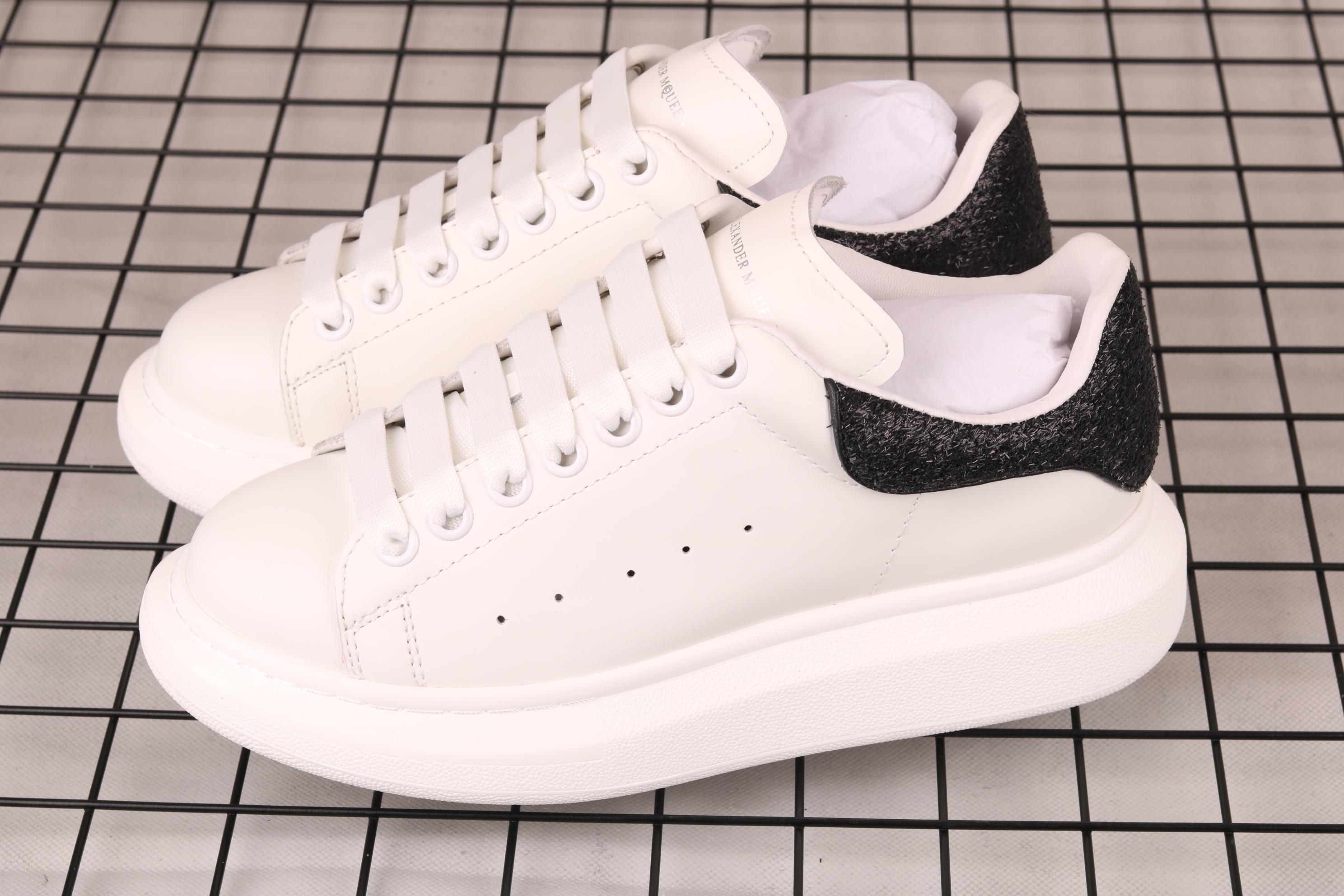 分享mcqueen麦昆小白鞋春季热销长青款