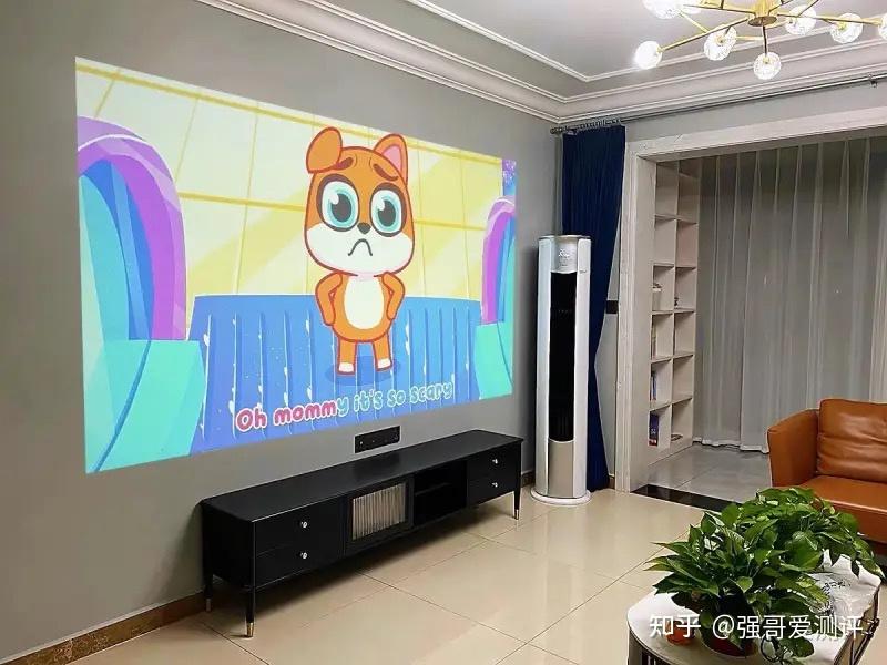 2026年高性价比家用投影仪推荐:海精灵S1投影仪实测体验,租房党、小家庭、打工人的快乐