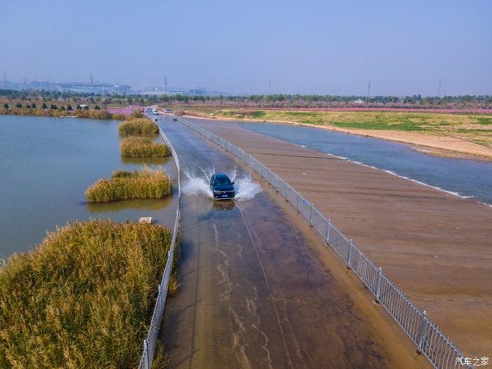 皓影冲浪漫水路车流稀疏终于可以畅快的冲浪了