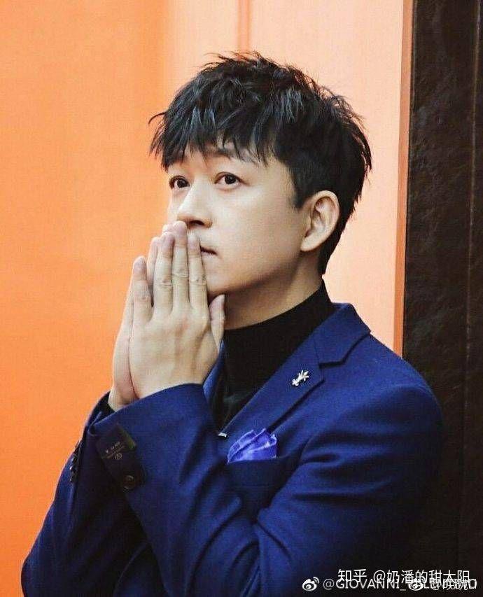 如何评价潘粤明的长相?