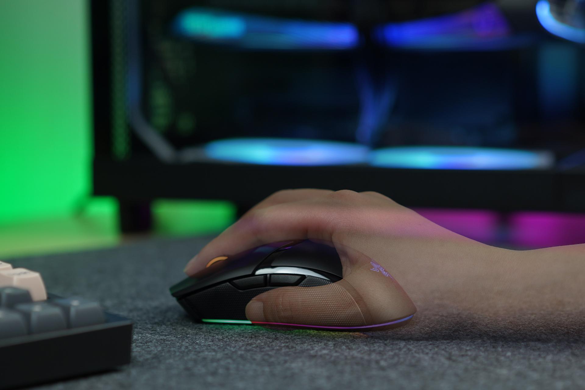 中小手玩家买哪款无线电竞鼠标雷蛇眼镜蛇专业版先来打个样