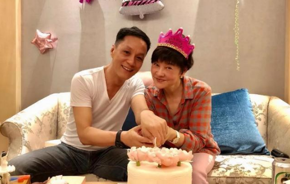 姐弟恋结婚25年恩爱如初 坚持不生孩子 如今女方64岁 知乎 姐弟恋结婚25年恩爱如初 坚持不生孩子 如今女方64岁 知乎
