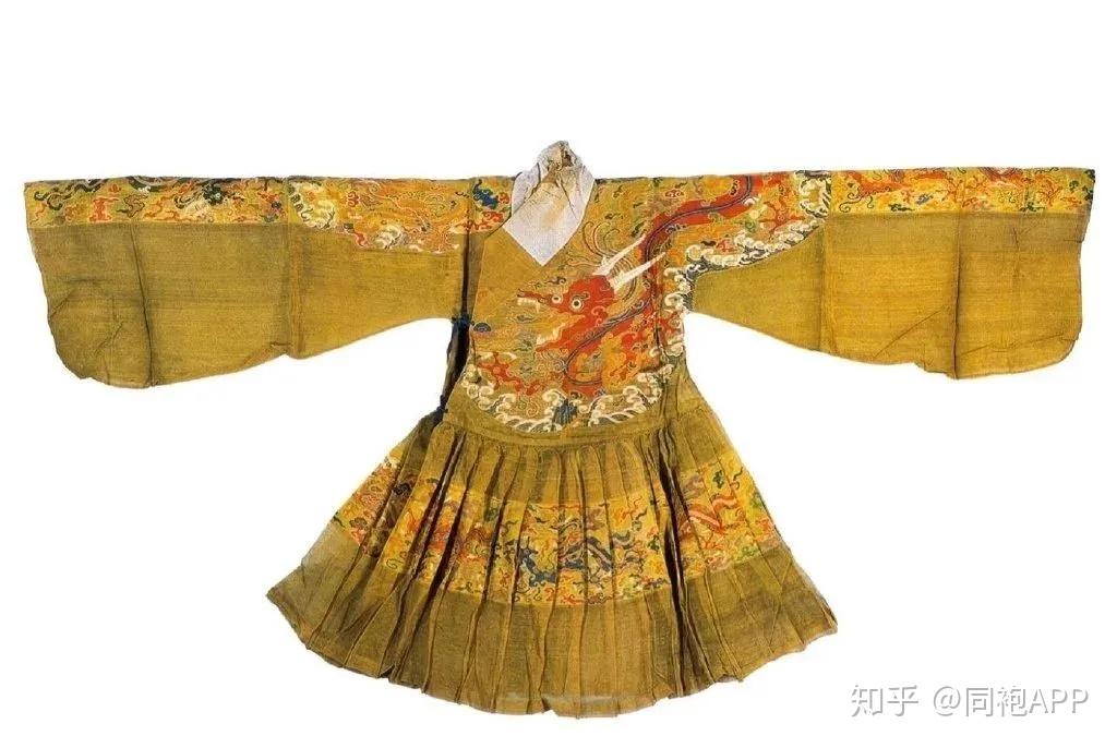 受一些搜索词条,输入法影响,很多人都会把曳撒读为ye sa.