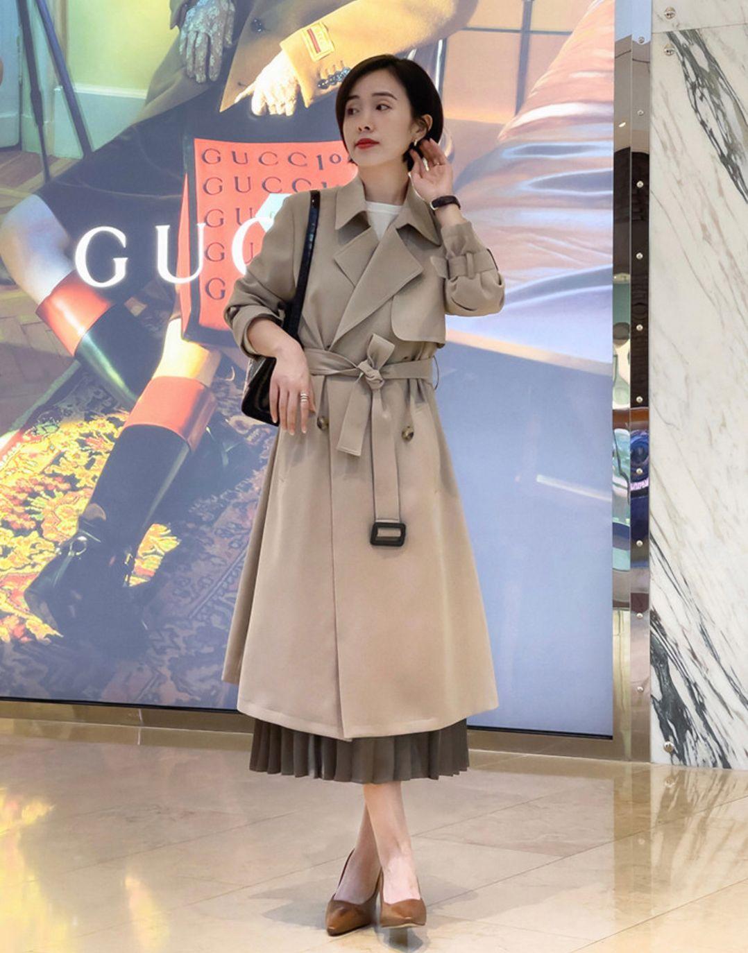 二,"风衣 膝下裙"怎么搭配最高级显气质?