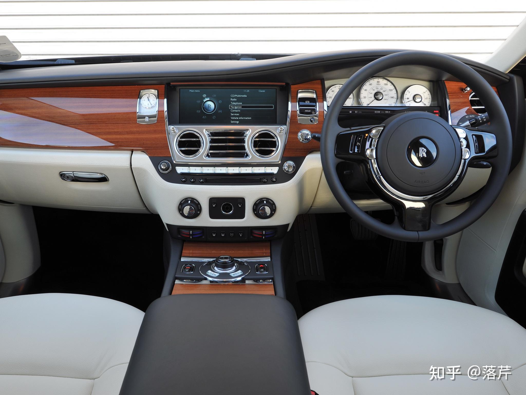 oh no — fritz has pinched the queens robes大事不妙——德国人