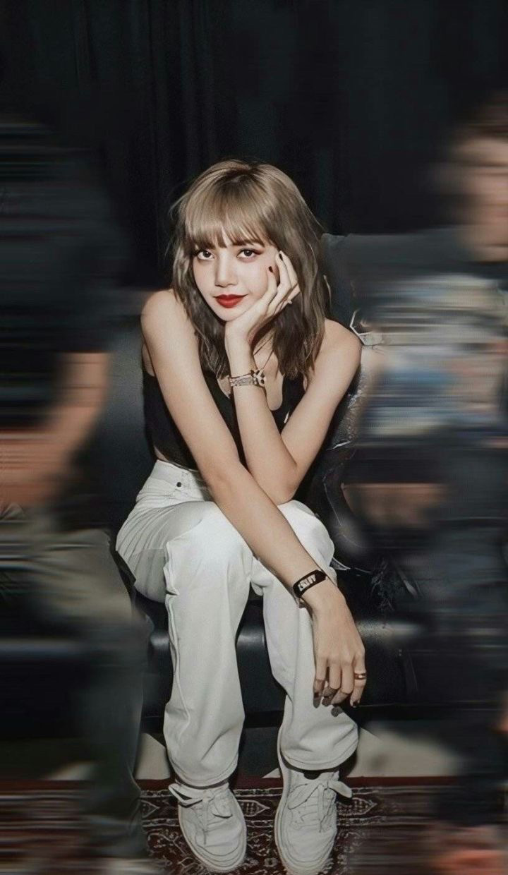 为什么都喜欢black pink的lisa?