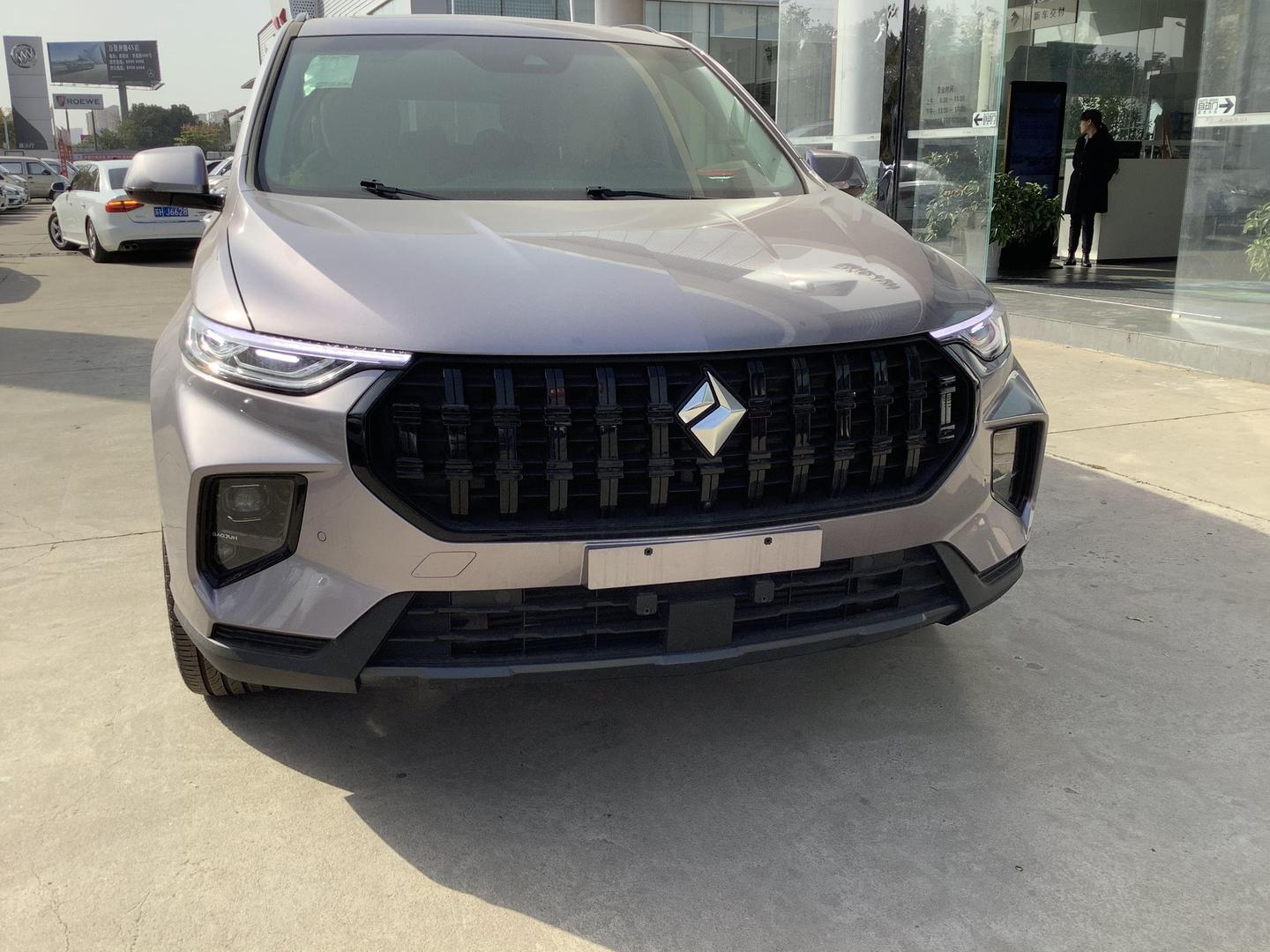 宿迁车讯:到店实拍新宝骏rs-7,搭1.5t发动机,轴距为2900mm.