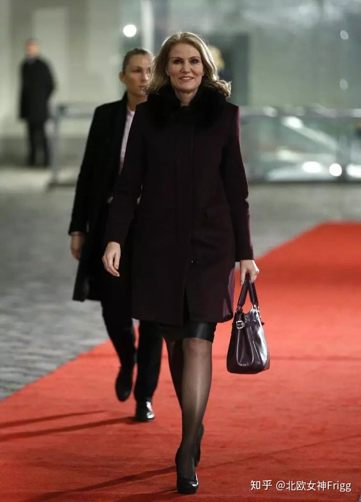 丹麦美女首相施密特图片