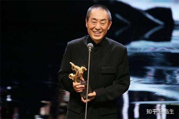 张艺谋出生于西安,他的爷爷是柞水县县长,他的父亲在农林局工作,1968