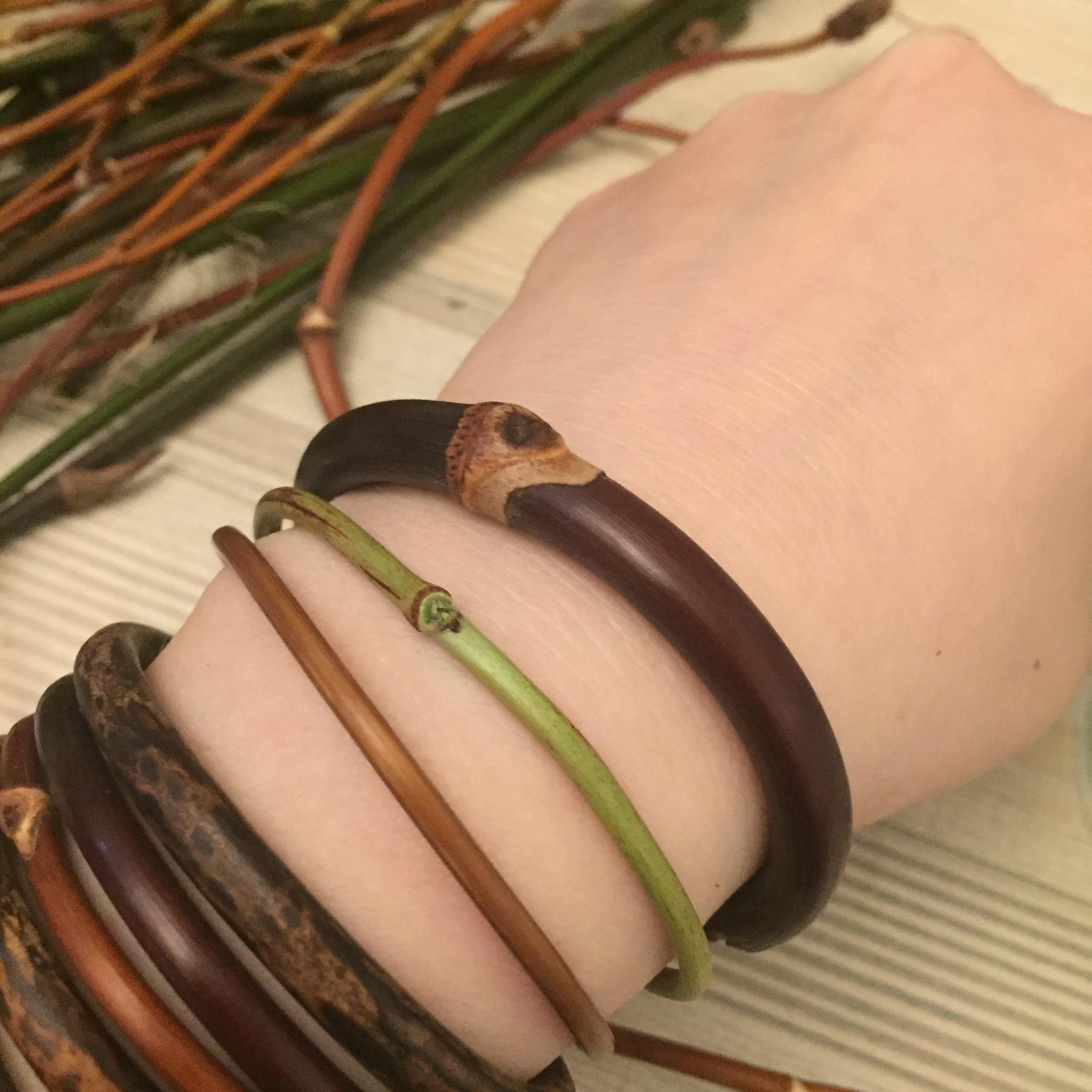 是啥 其实就是弯的戒指粗胚 剪下来后就可以另外再做一个鸡血藤戒指