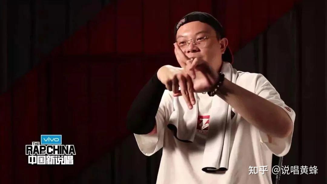 离谱创造营男团手势与cblock手势相似