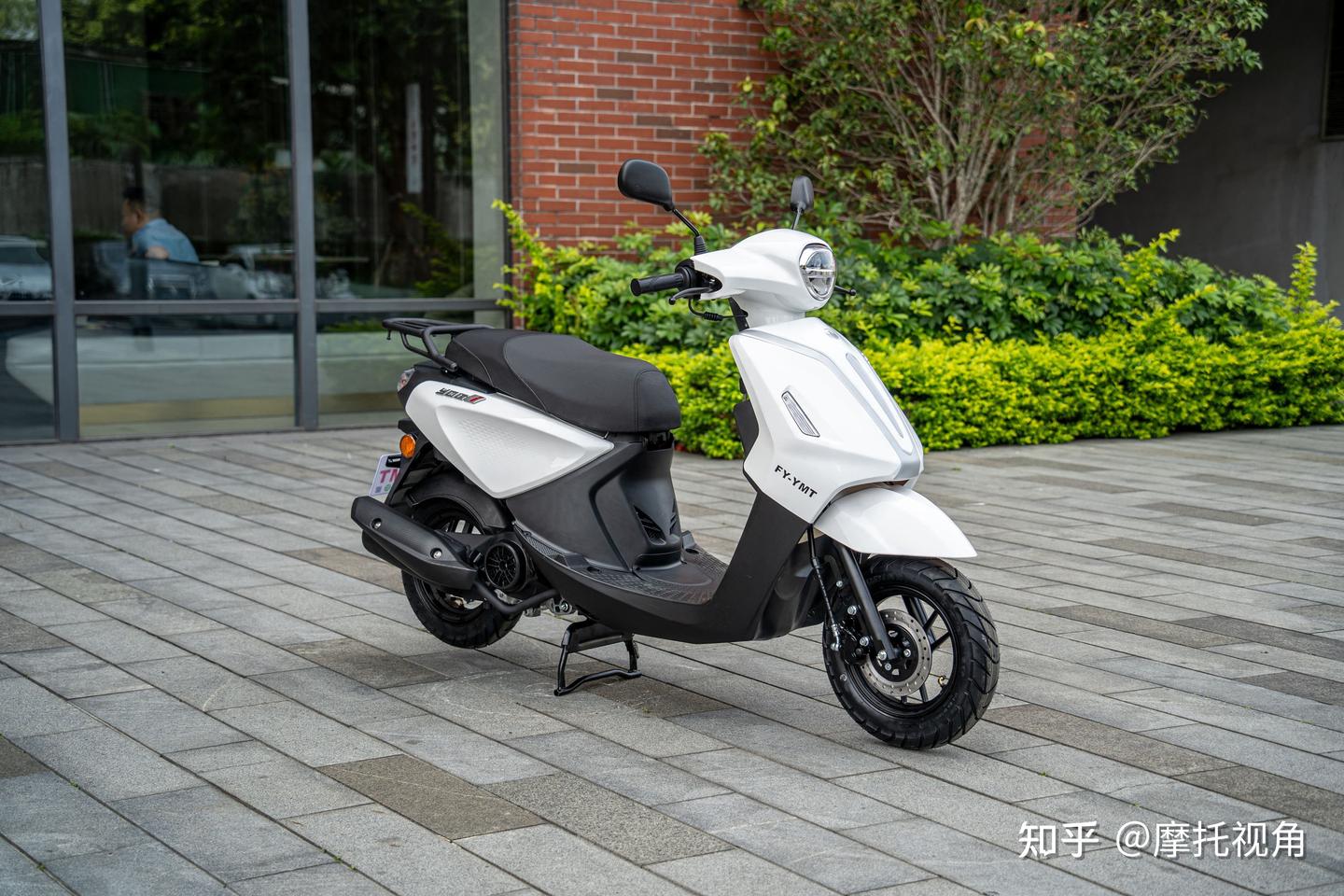刚上市的代步小踏板,不到5000元带ABS+TCS,油耗仅1.8L/100km