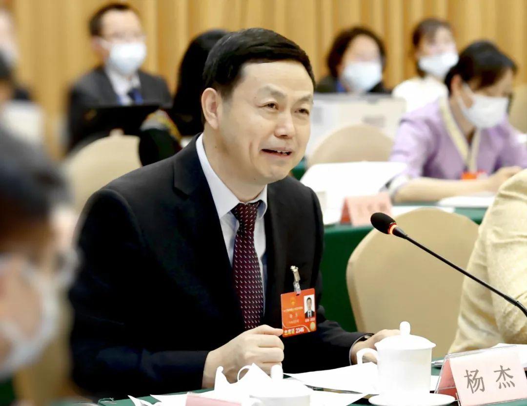 两会专访全国人大代表中国移动董事长杨杰深化新一代信息技术领域产教