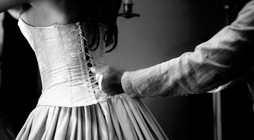 “内脏下垂、子宫脱落、漏尿”：扒一扒你不知道的网红束腰 - 知乎