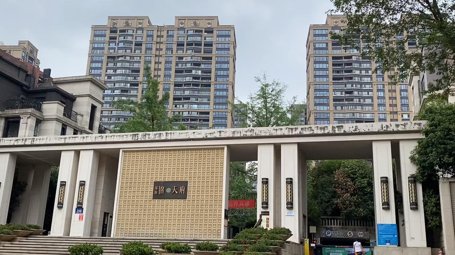 航拍面积近10个鸟巢的成都润恒城早已成废墟很多人感到惋惜