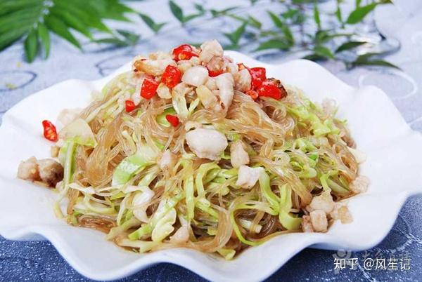 莲白炒粉丝是传统川菜,莲白就是卷心菜,成都人都这