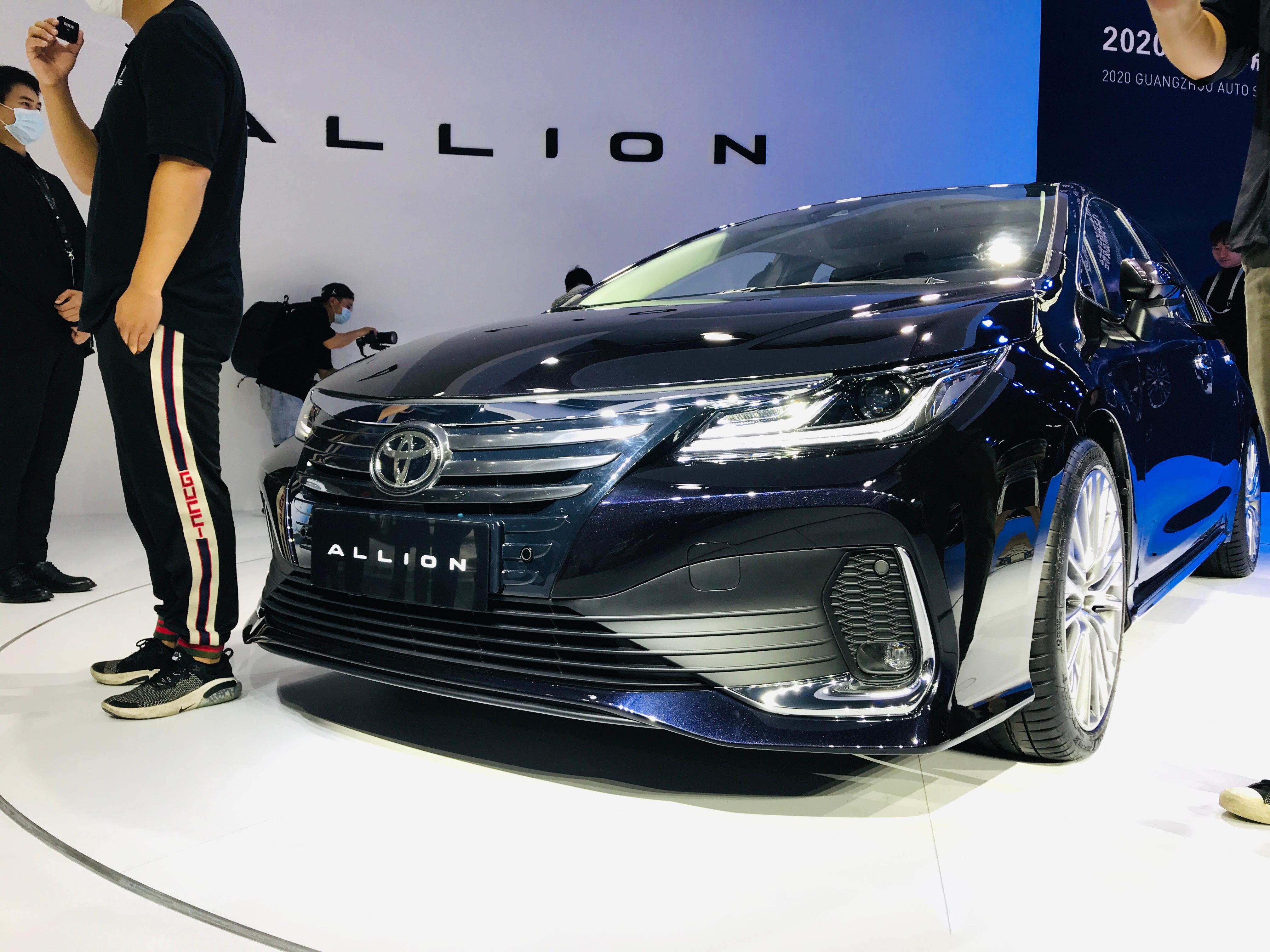 一汽丰田allion亮相车展定位a级搭20l引擎对标大众速腾