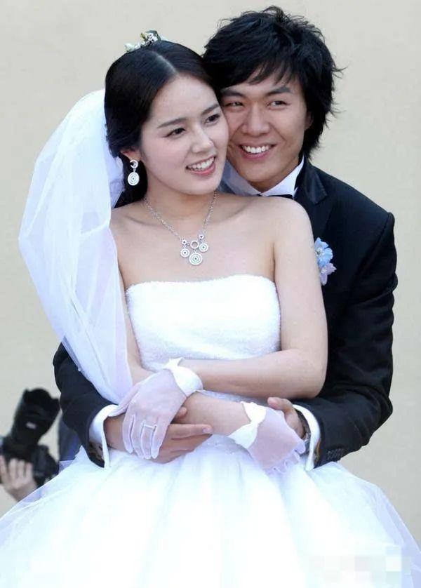 时刻有二,一个是在他出生时,作为韩国资深演员兼房产商延奎镇的儿子