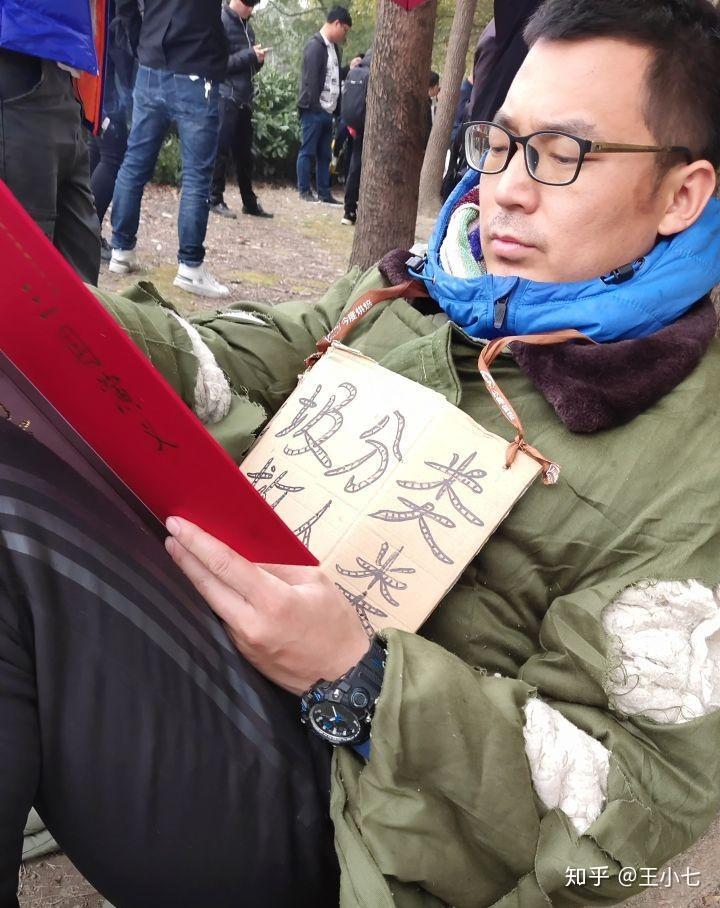 流浪汉大师,两次被送进精神病院,被社会扒光