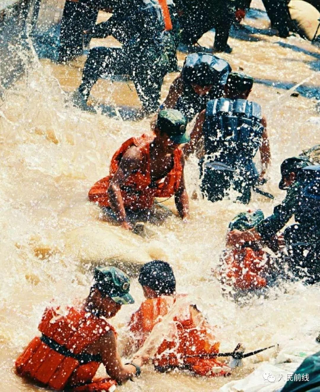 视觉20年前的九江抗洪这83张未公开的照片总有一张感动你