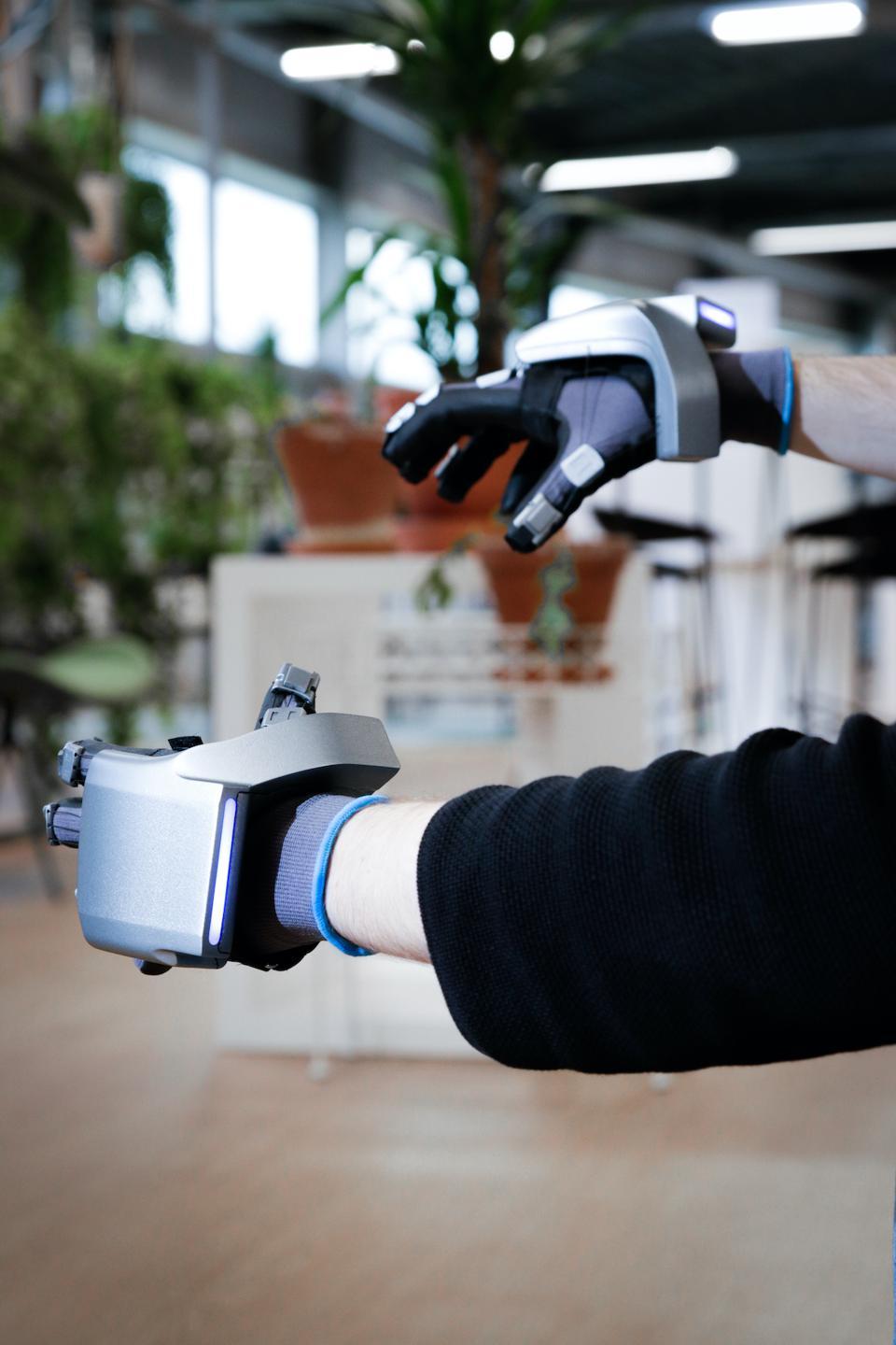 CES 2021 AR、VR领域新品大赏:VR触觉大火,松下重磅发布AR-HUD - 知乎