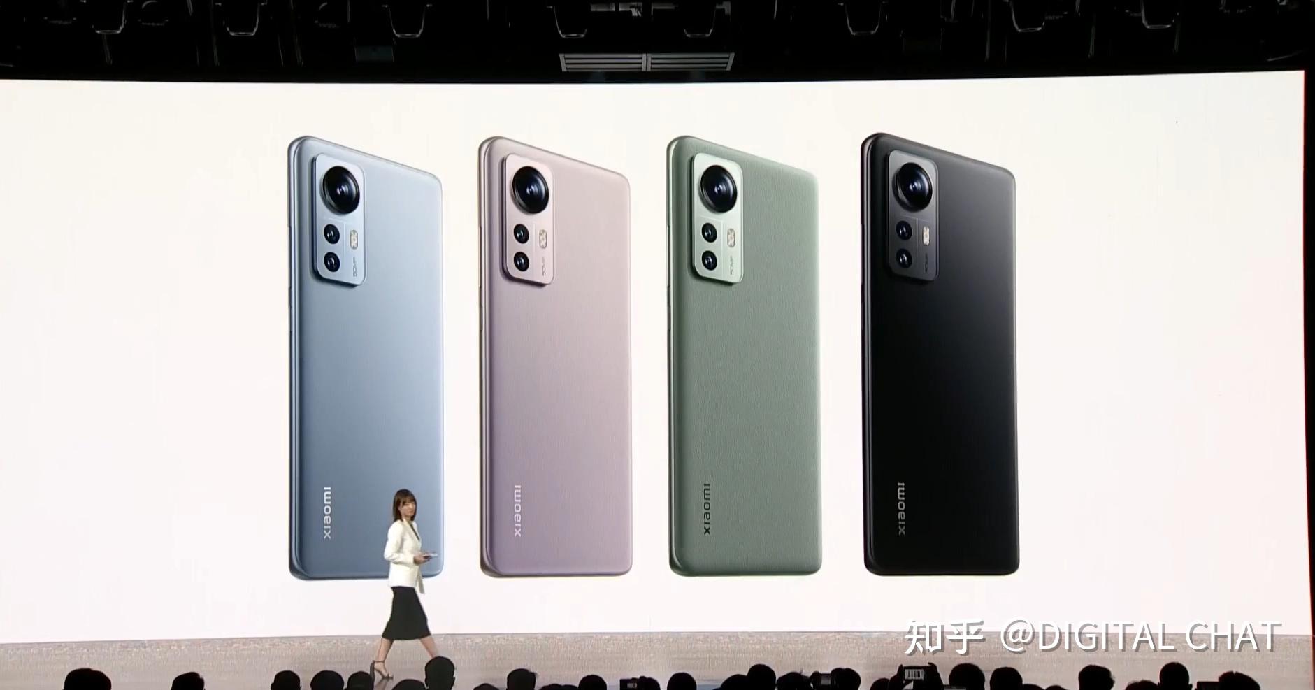 作为小米的年度数字旗舰,小米12这次重新规划了外观设计,后置矩形相机