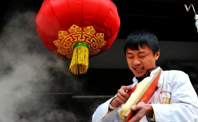 行走中的美食1舌尖上的山西刀削面