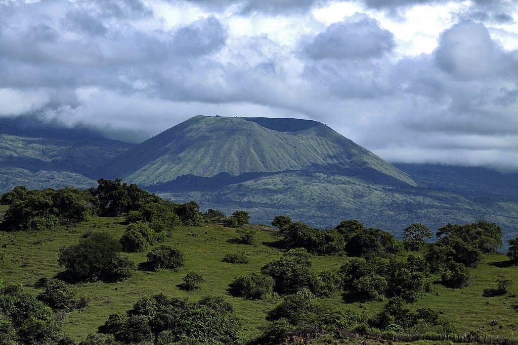 坦博拉火山1815图片