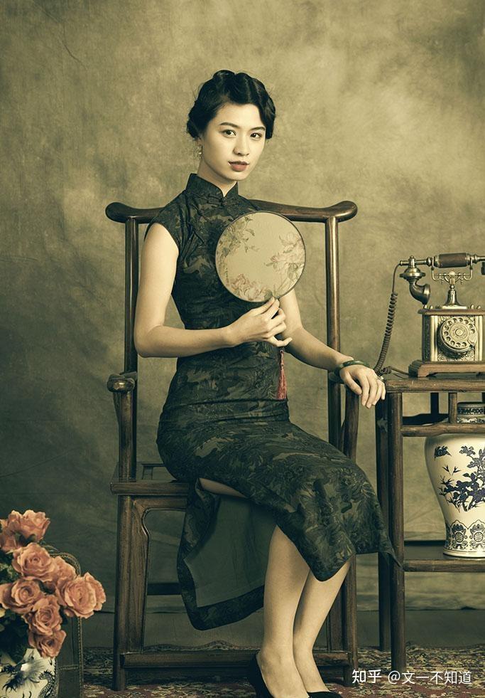 旗袍形成于上个世纪20年代 ,有部分学者认为其源头可以追溯到先秦两汉