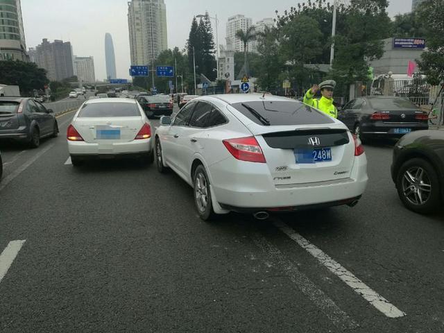 发生剐蹭事故,如何拍照取证?老司机:这五张照片记得一定要拍 - 知乎
