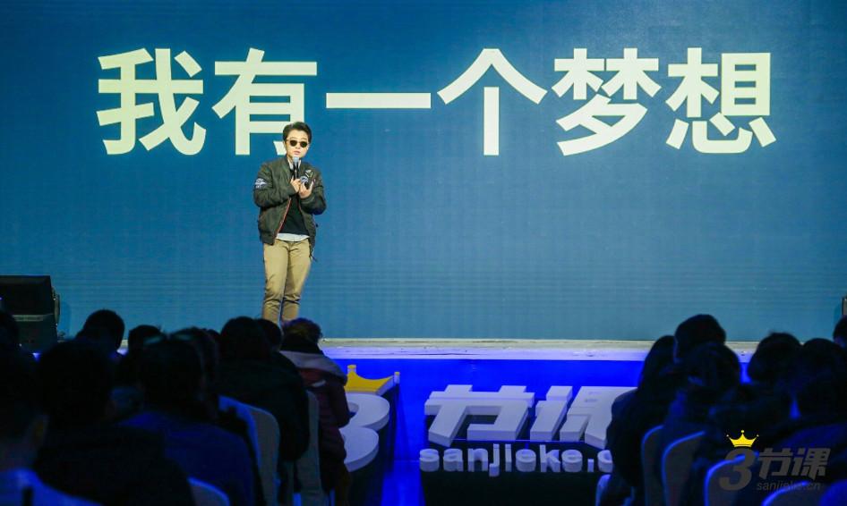 说实话我年轻的时候也上过新东方,里面写着非常励志的话,人生终将辉煌