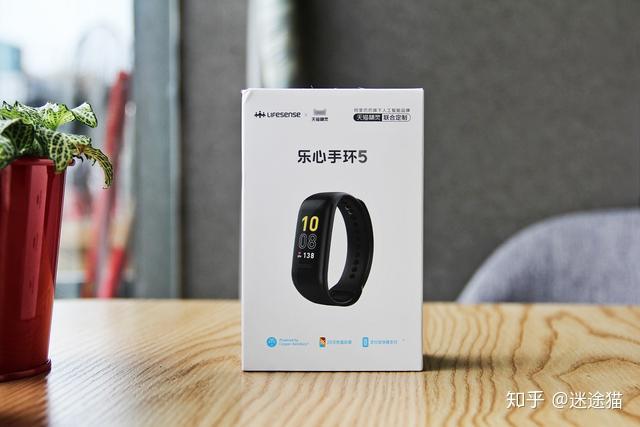 健身教练大比拼它比小米更具优势乐心手环5实测