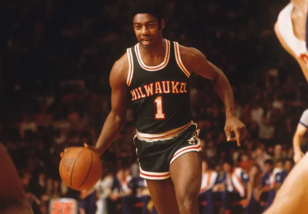 威少已经比三双王奥斯卡罗伯特森强了全面对比谁是更好的球员