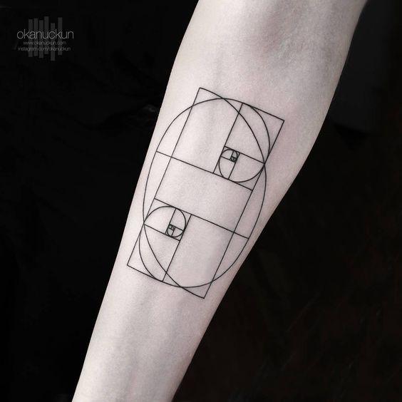 纹身艺术家这位纹身师怕是个数学老师吧