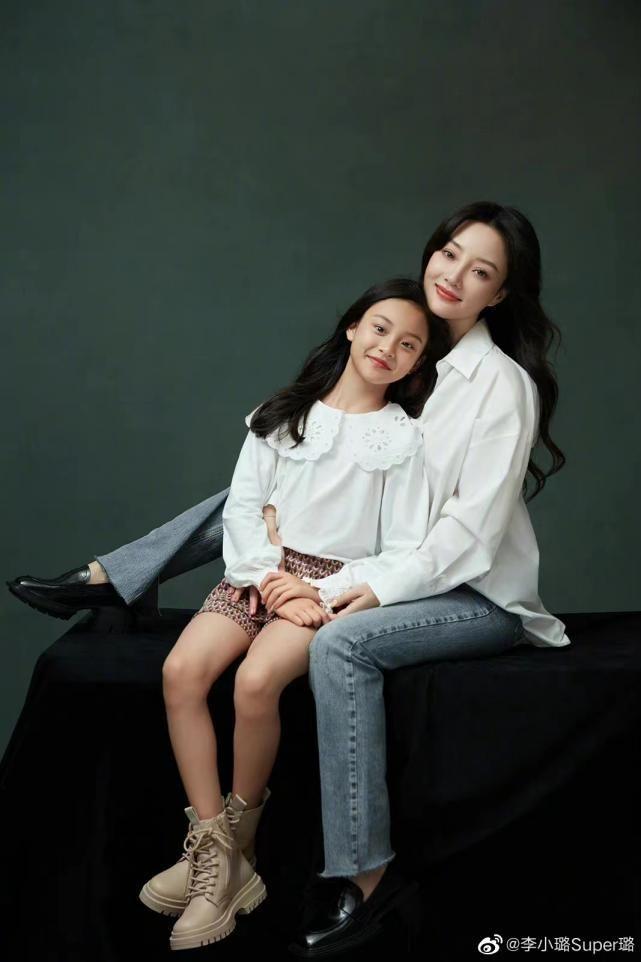 曾被亲妈嫌弃的甜馨如今长大却被怀疑整容