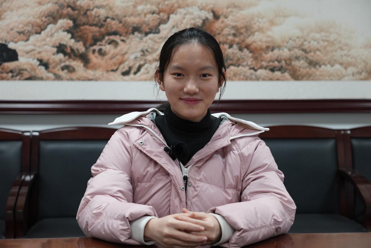 不过,眼下赵嘉易还在认真准备高考,目标直指清华北大.