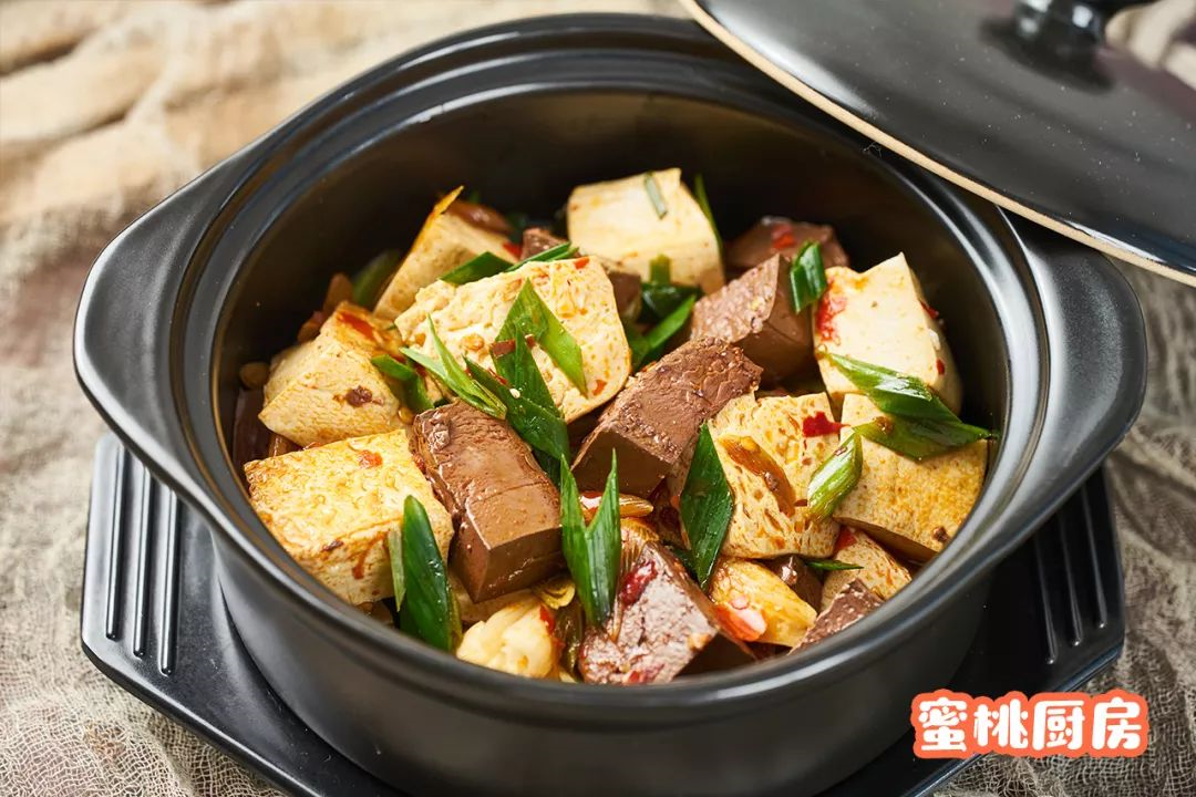 原来鸭血和豆腐是绝配几块钱做一锅补铁还补血
