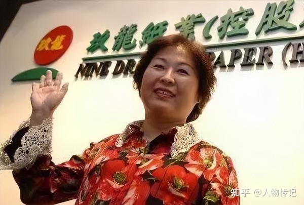 玖龙纸业张茵：“造纸女王”的开挂人生，靠收废纸成为首富 - 知乎
