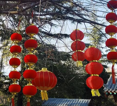 文学作品里，有哪些触动人心的「年味」描写？