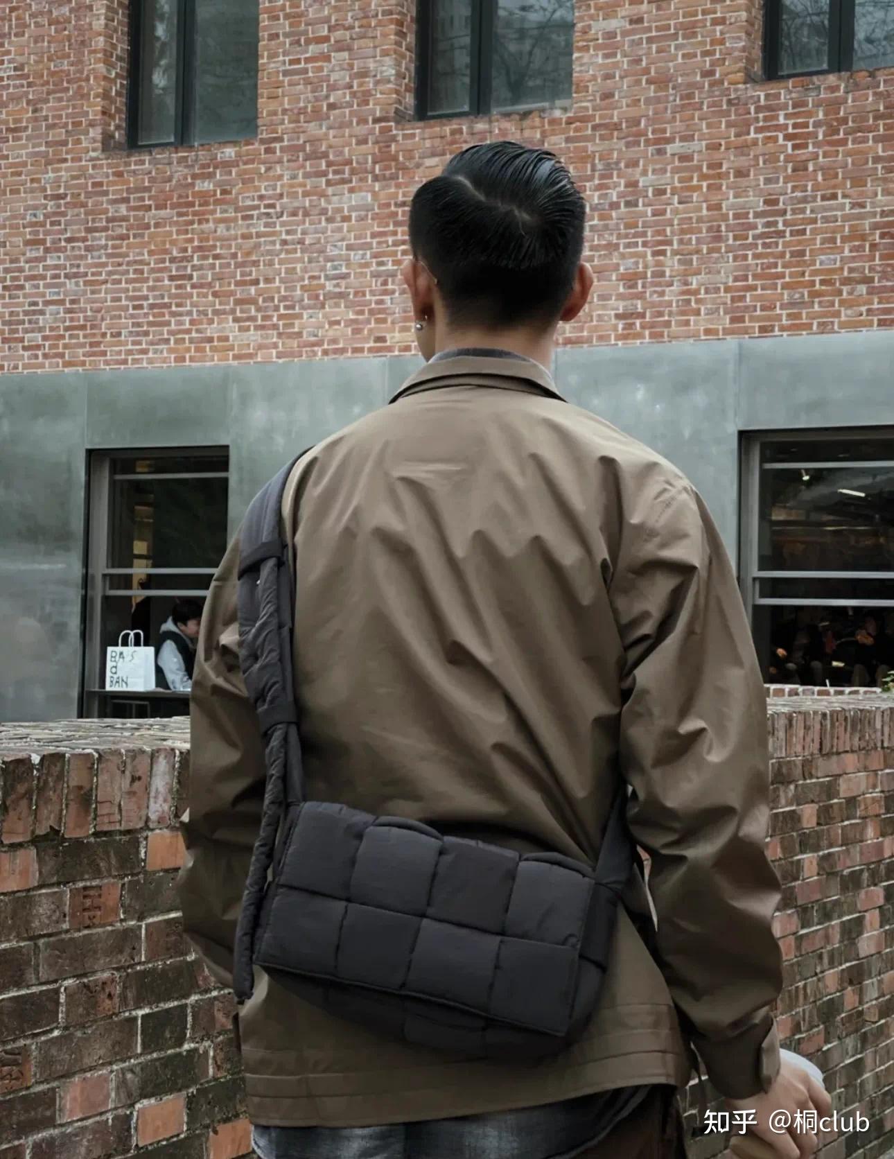 小桐帮你省1wbv尼龙斜挎枕头包快来看