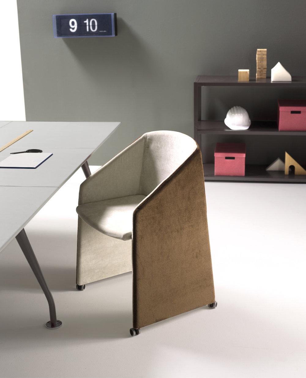 符合人体工学quiniti办公椅创造极其舒适的办公环境