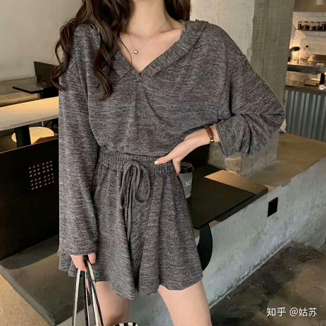 微胖女生穿什么样的毛衣 v2-230f6130b5836510f36f6b756f8b4353_r.jpg