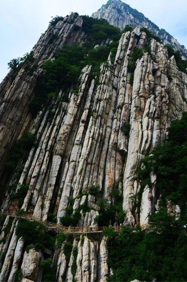 板岩山体图片