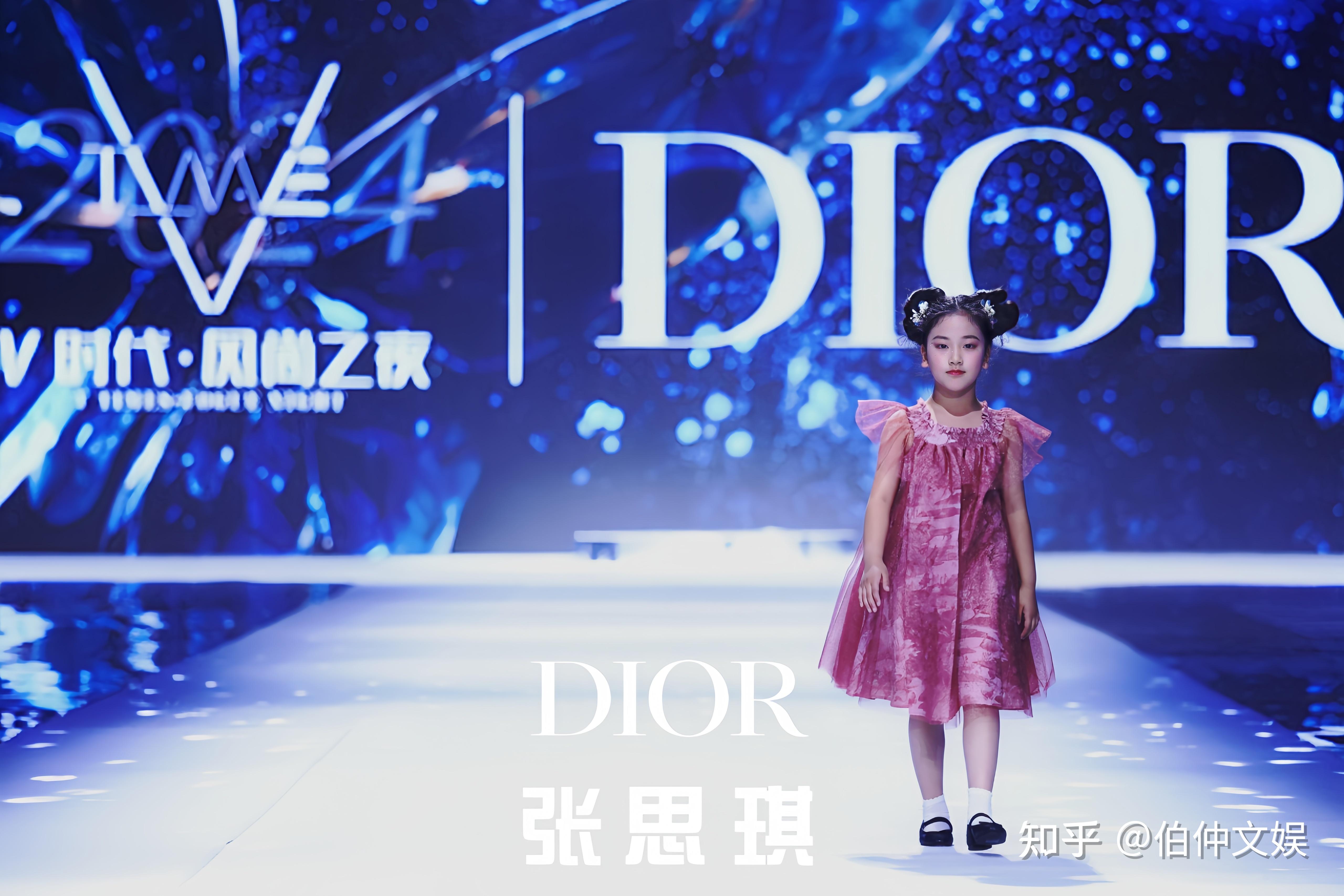 2024 V时代·风尚之夜: 顶级秀场引领全新潮流纪元,V时代少年自信魅力缔造时代焦点! - 知乎