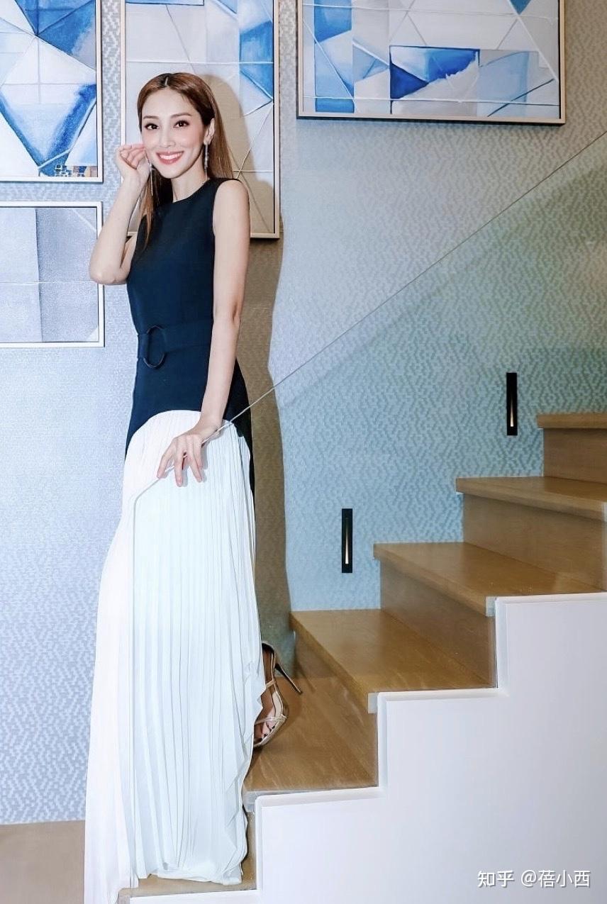 陈凯琳为捞金真拼了穿波点透视装超吸睛身上竟然无一丝赘肉