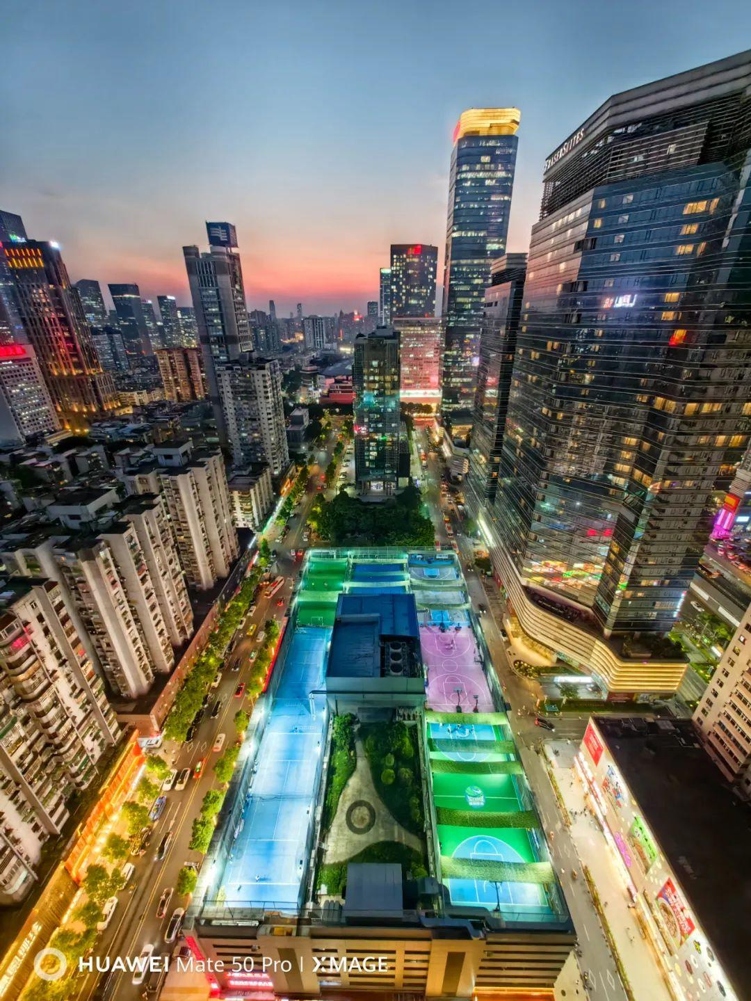 稳定性,以及不同焦段的输出质量也是关乎一台手机夜景拍摄的核心要素